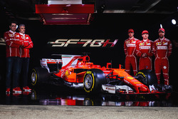 Kimi Raikkonen, Sebastian Vettel, Antonio Giovinazzi, Maurizio Arrivabene, Team Principal Ferrari et Mattia Binotto, Directeur technique Ferrari