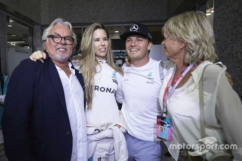 Nico Rosberg, Mercedes AMG F1 celebrates his World Championship with his wife Vivian Rosberg, mother Sina Rosberg and father Keke Rosberg