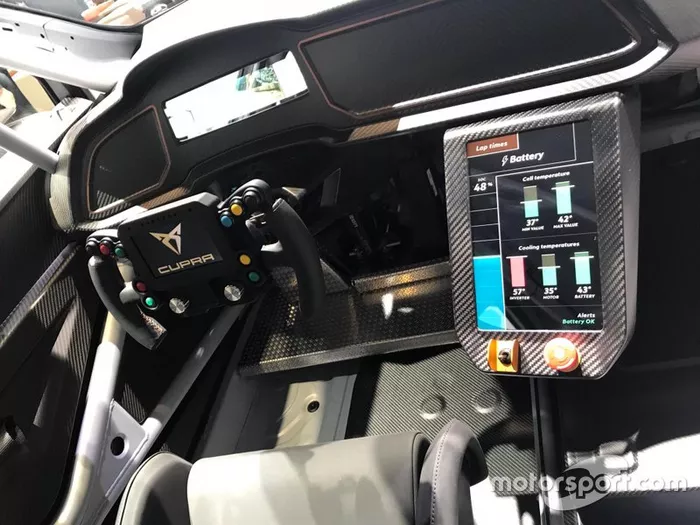 Carro do ETCR apresentado no Salão de Genebra de 2018
