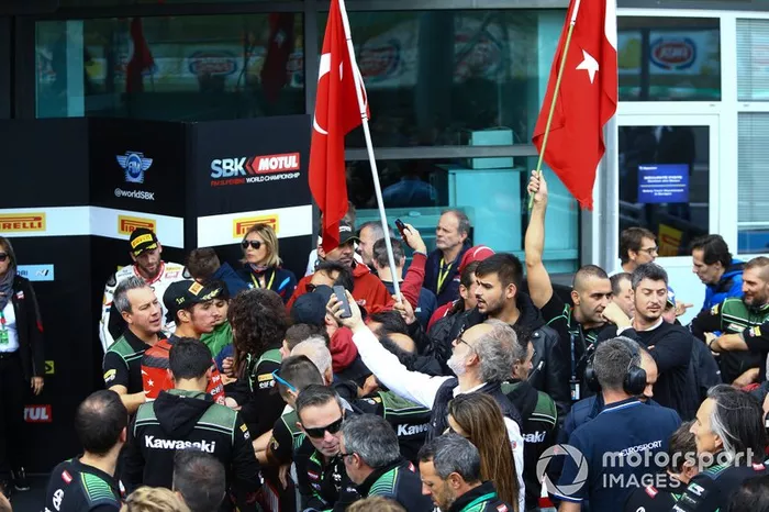 Toprak Razgatlioglu, Turkish Puccetti Racing team, fans