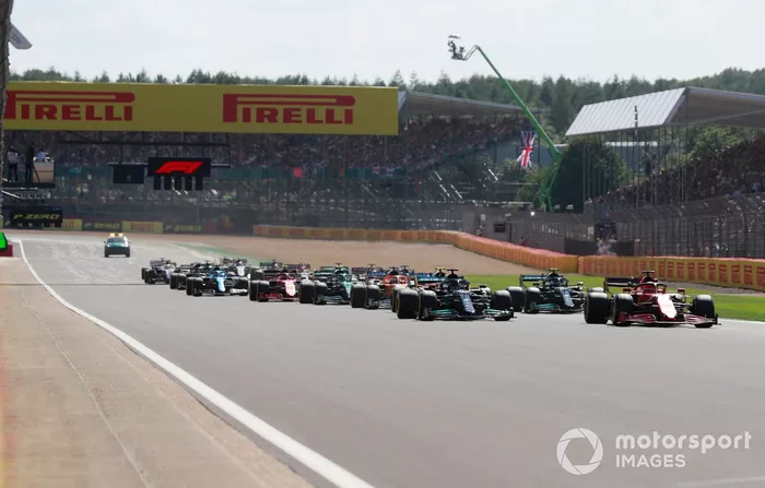 Charles Leclerc, Ferrari SF21, Lewis Hamilton, Mercedes W12, Valtteri Bottas, Mercedes W12