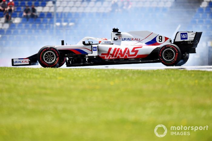 Nikita Mazepin, Haas VF-21 hace un trompo