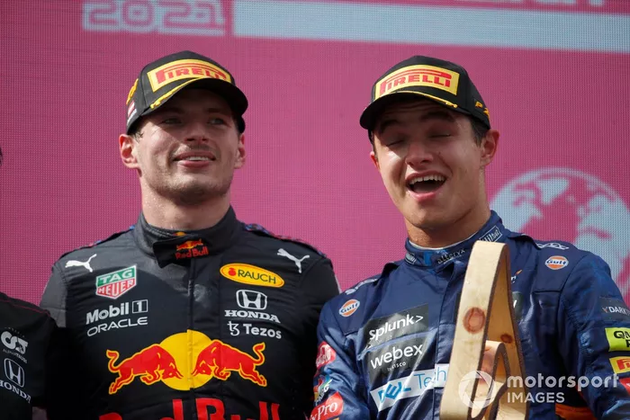 Podio: ganador Max Verstappen, Red Bull Racing tercer lugar Lando Norris, McLaren