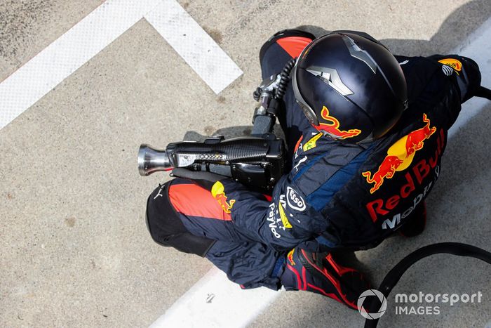 La pistola de la rueda del equipo de boxes de Red Bull