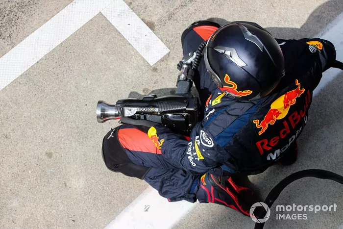 La pistola de la rueda del equipo de boxes de Red Bull