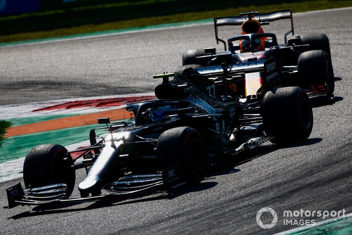 Valtteri Bottas, Mercedes F1 W11, Max Verstappen, Red Bull Racing RB16