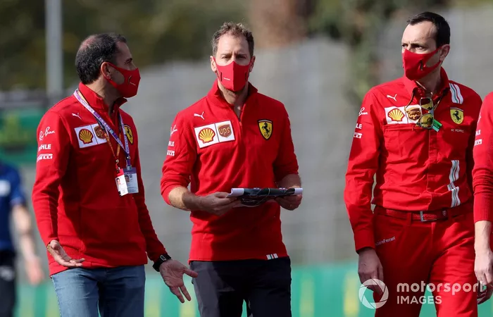 Marc Gené, Ferrari, con Sebastian Vettel, Ferrari