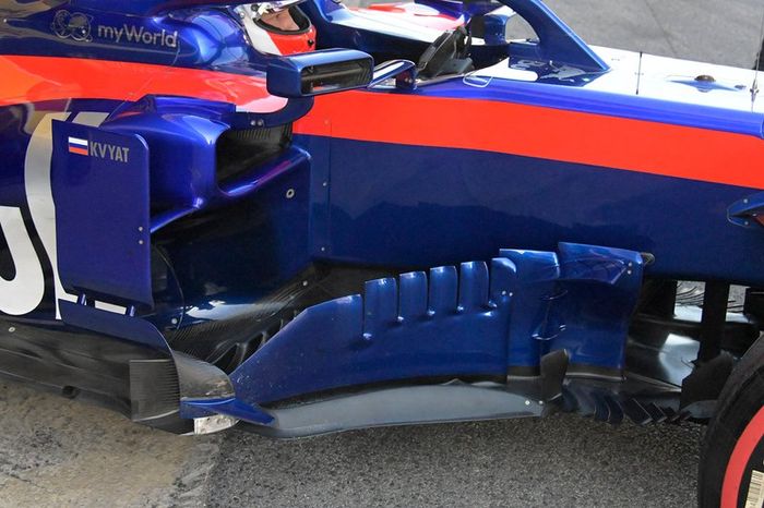 トロロッソホンダ STR14 D. Kvyat Spark 1:43 Daniil Kvyat Scuderia Toro Rosso STR14 #26 3rd