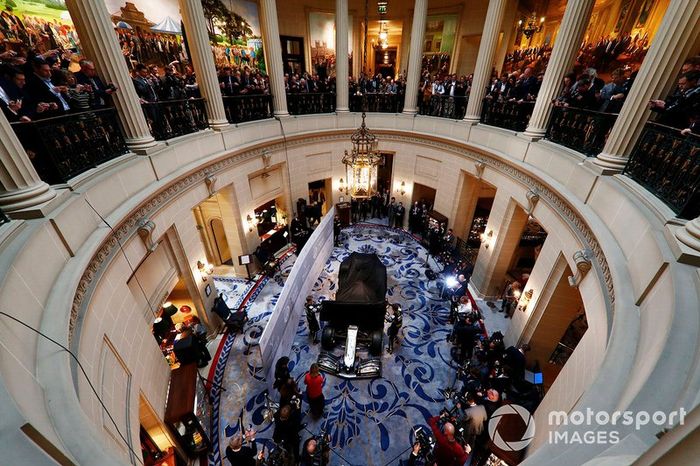 Kevin Magnussen, Haas F1 Team y Romain Grosjean, Haas F1 Team desvelan la decoración 2019