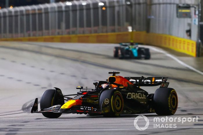 Max Verstappen, Red Bull Racing RB20, Lewis Hamilton, Mercedes F1 W15