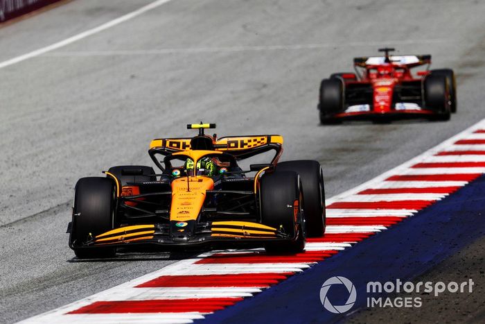 Lando Norris, McLaren MCL38, Charles Leclerc, Ferrari SF-24