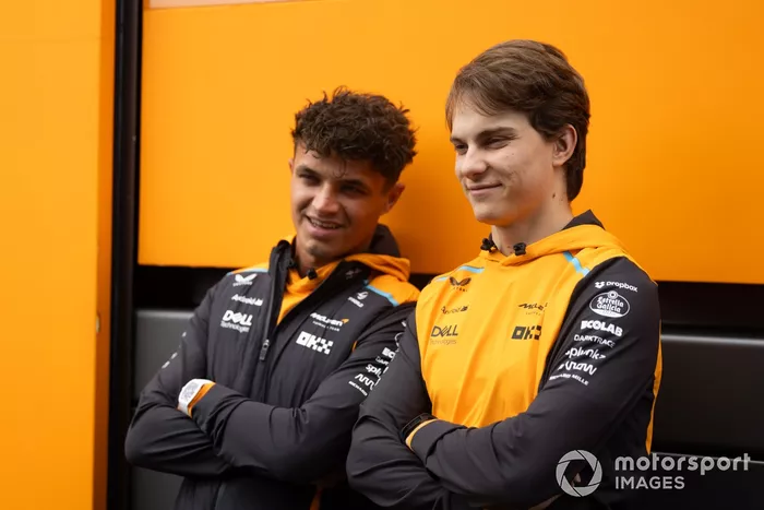 Lando Norris, McLaren F1 Team, et Oscar Piastri, McLaren F1 Team