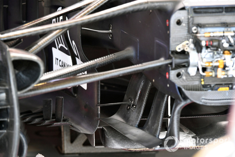 Red Bull Racing RB14, első futómű és aerodinamikai részlet