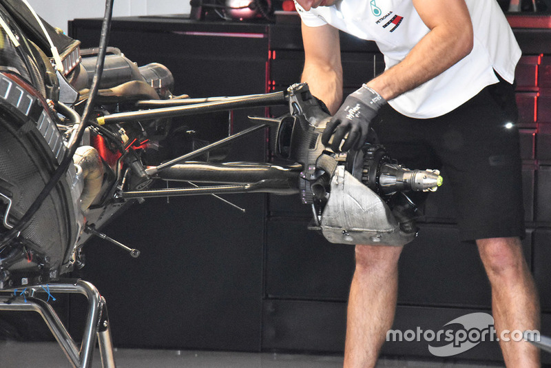 Vue détaillée de la suspension arrière de la Mercedes-AMG F1 W09