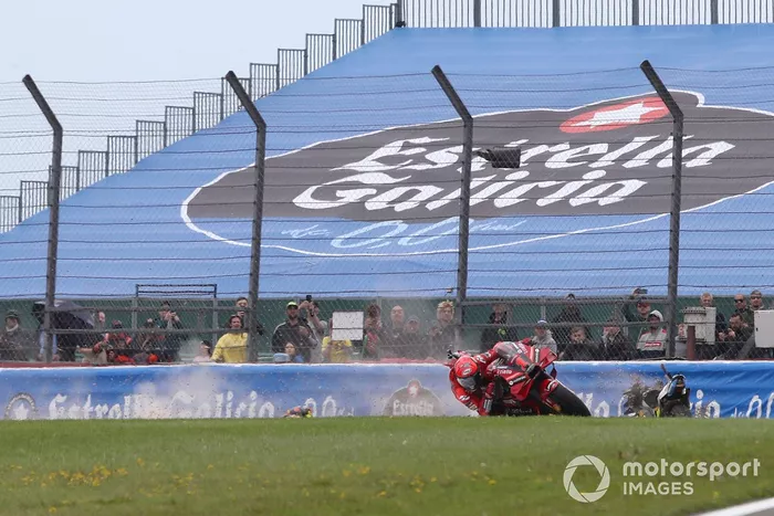 Francesco Bagnaia, Ducati Team, Marco Bezzecchi, VR46 Racing Team caída