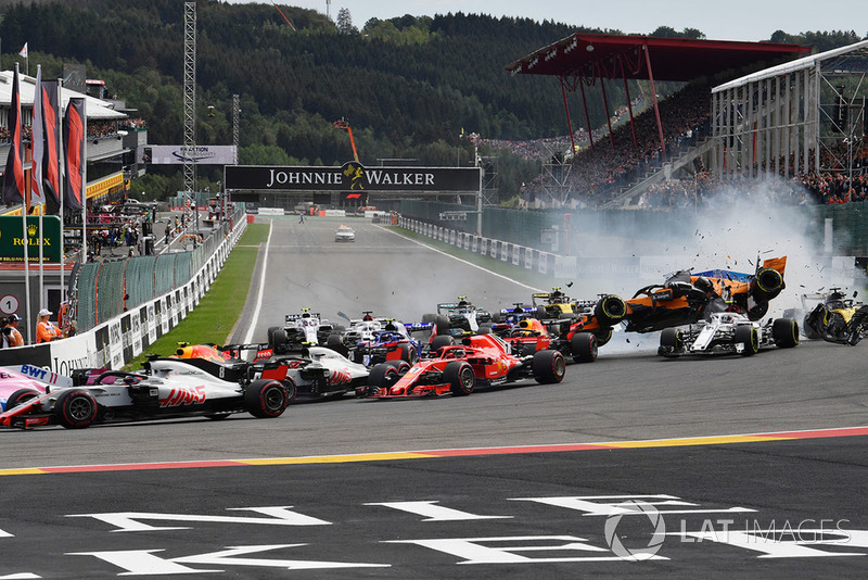Charles Leclerc, Sauber C37, mengalami kecelakaan di GP Belgia