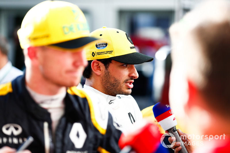 Nico Hulkenberg, Renault Sport F1 Team, et Carlos Sainz Jr., Renault Sport F1 Team