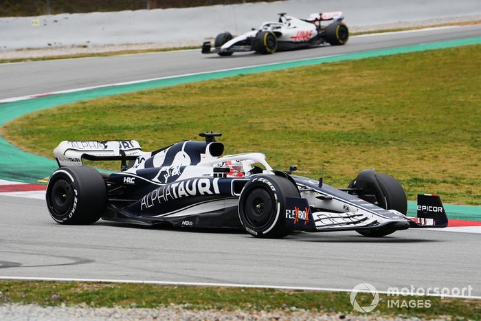 Pierre Gasly, AlphaTauri AT03, Nikita Mazepin, Haas VF-22
