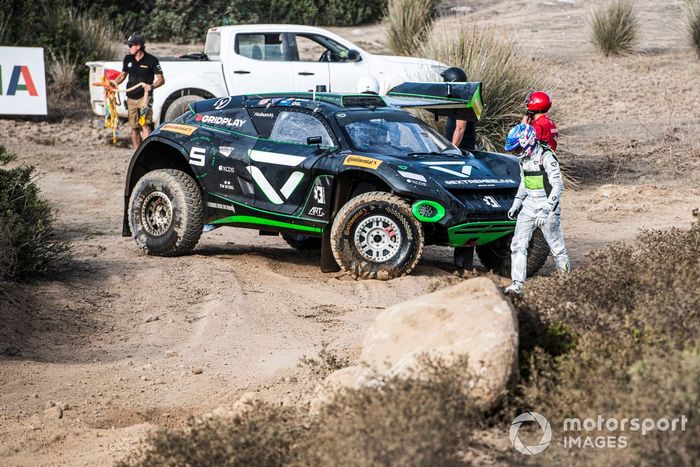 Emma Gilmour, Stephane Sarrazin, Veloce Racing con la rueda delantera rota