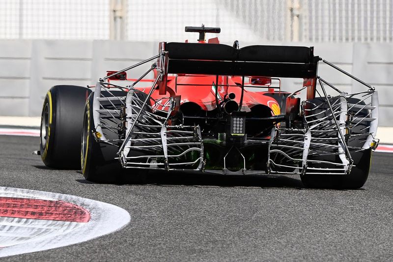Sebastian Vettel, Ferrari SF1000, con sensores aerodinámicos en la parte trasera