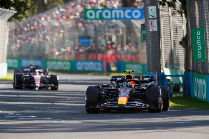 Sergio Pérez, Red Bull Racing RB19, Valtteri Bottas, Alfa Romeo C43