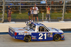Race winner Johnny Sauter, GMS Racing, Chevrolet