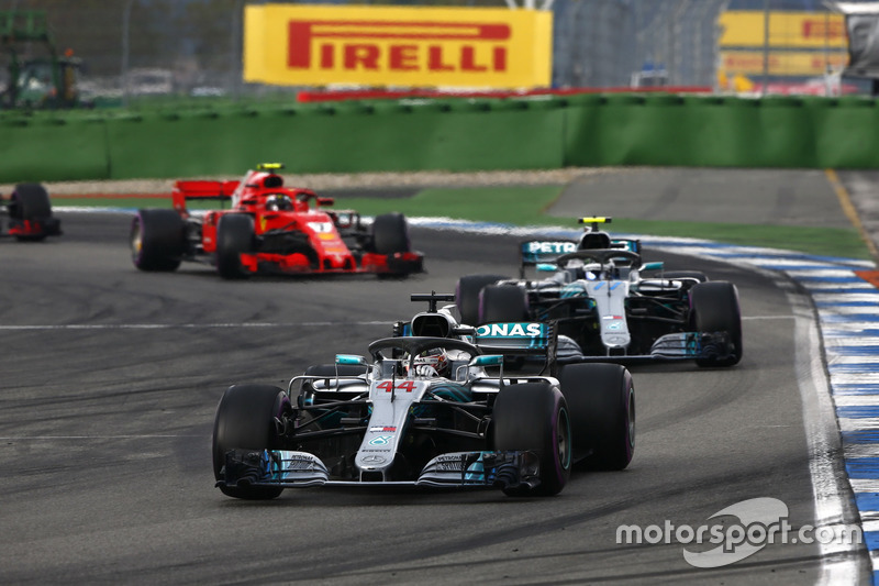 Lewis Hamilton, Mercedes AMG F1 W09, devant Valtteri Bottas, Mercedes AMG F1 W09 et Kimi Raikkonen, Ferrari SF71H