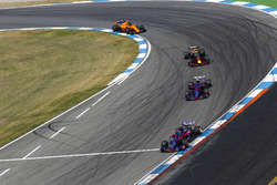 Brendon Hartley, Toro Rosso STR13, devant Pierre Gasly, Toro Rosso STR13, Daniel Ricciardo, Red Bull Racing RB14, et Stoffel Vandoorne, McLaren MCL33