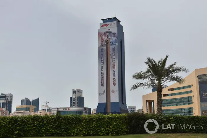 Edificios y carteles