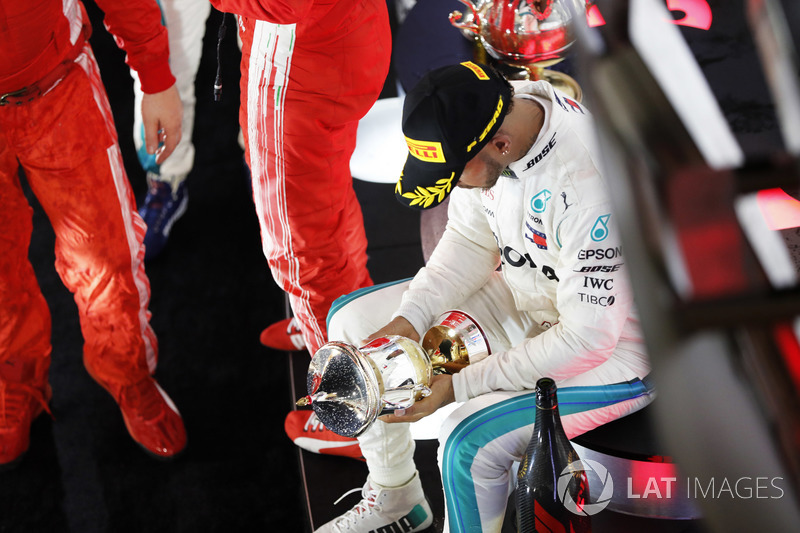 Lewis Hamilton, Mercedes AMG F1, 3rd position, inspects his trophy