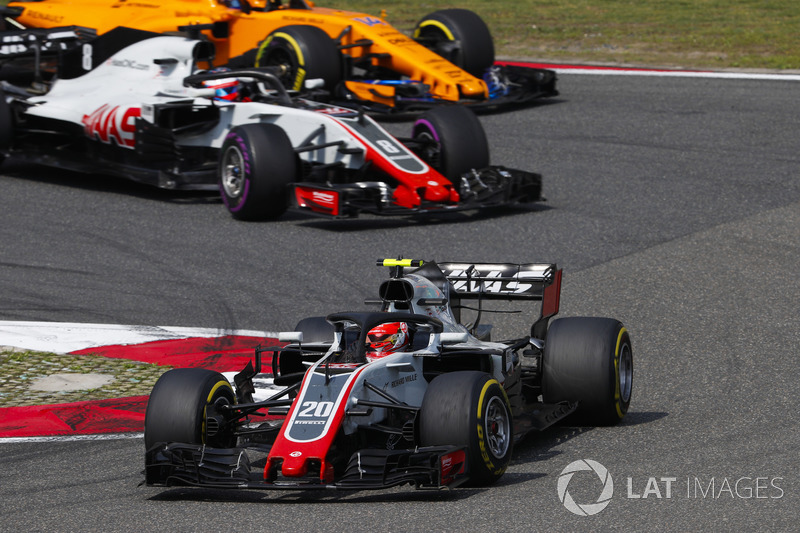 Kevin Magnussen, Haas F1 Team VF-18 Ferrari, leads Romain Grosjean, Haas F1 Team VF-18 Ferrari, and 