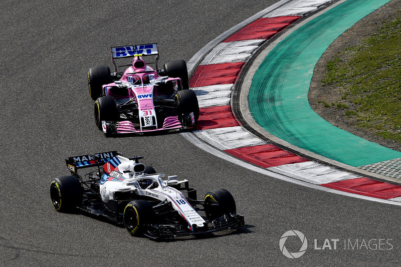 Lance Stroll, Williams FW41, Esteban Ocon, Force India VJM11