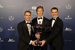 Brendon Hartley con Timo Bernhardt y Earl Bamber