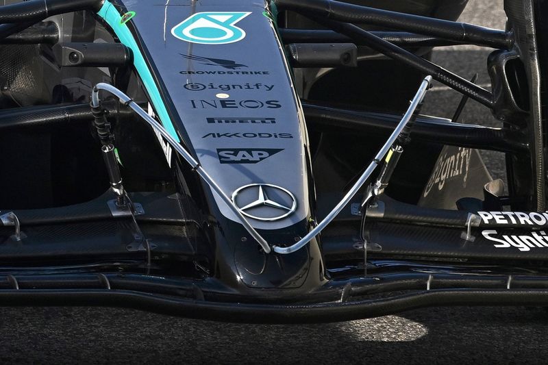 Detalle del alerón delantero de Mercedes