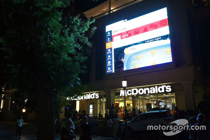 La ciudad de Bakú de noche