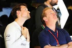(L naar R): Jolyon Palmer, Renault Sport F1 Team met zijn vader Jonathan Palmer