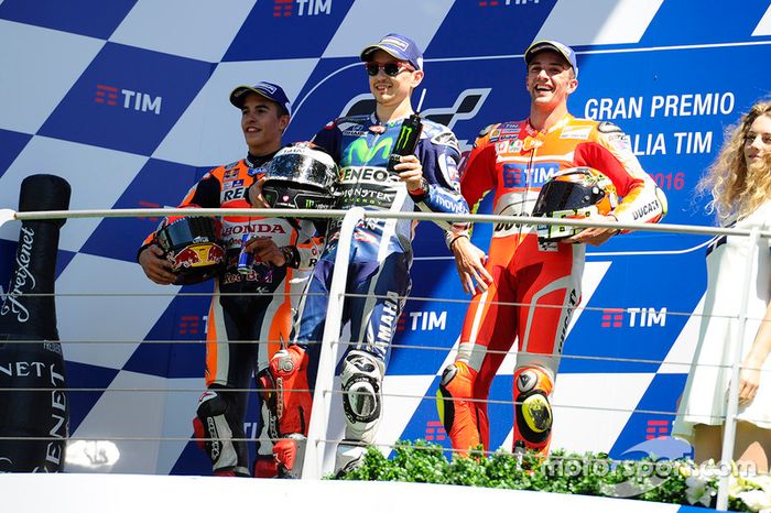 Podio: 1º Jorge Lorenzo, 2º Marc Márquez, 3º Andrea Iannone