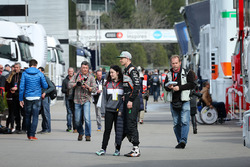 Nico Hulkenberg, Sahara Force India F1 met een fan