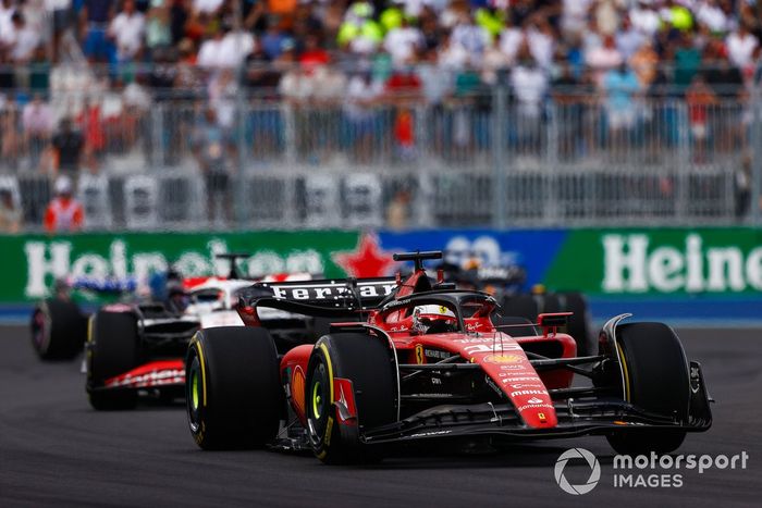 Charles Leclerc, Ferrari SF-23, Kevin Magnussen, Haas VF-23