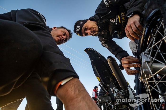 Mecnicos de  Rockstar Energy Husqvarna Factory Racing