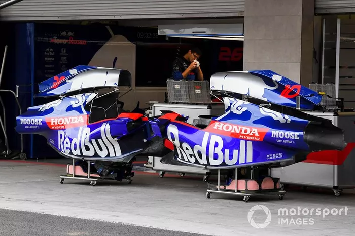 Cubierta de motor de Toro Rosso STR14 