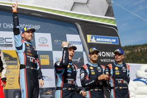 Podio: Ganador Thierry Neuville, Nicolas Gilsoul, Hyundai Motorsport Hyundai i20 WRC Cup, tercer puesto Dani Sordo, Carlos del Barrio, Hyundai Motorsport Hyundai i20 WRC Cup.
