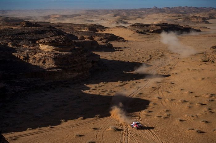 #300 Toyota Gazoo Racing: Nasser Al-Attiyah, Matthieu Baumel