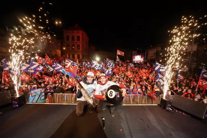 Marc Márquez e il fratello Álex festeggiano i titoli a Cervera