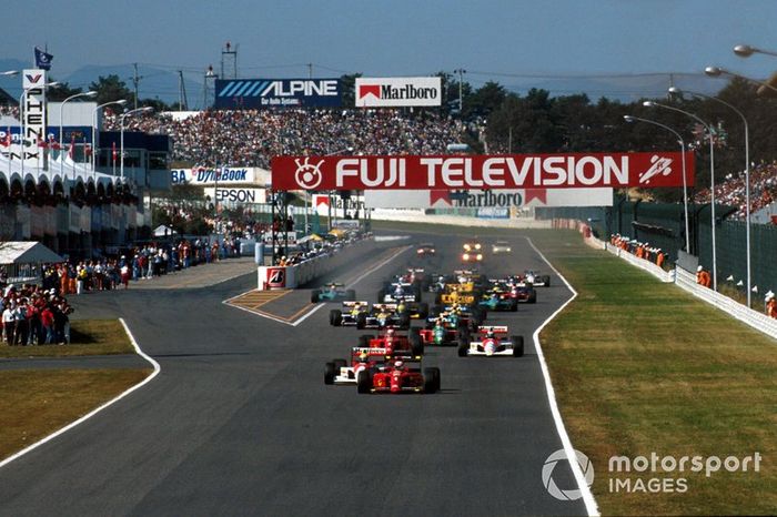 Start action,  Alain Prost, Ferrari 641 leads Ayrton Senna, McLaren MP4/5B Honda