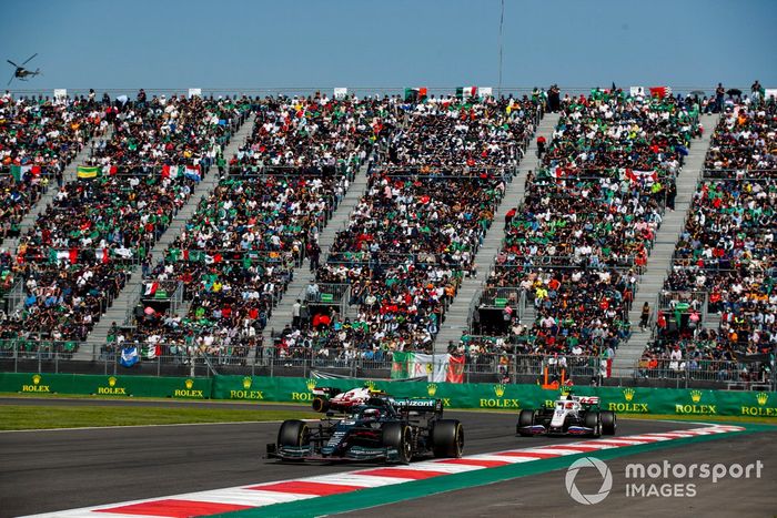 Sebastian Vettel, Aston Martin AMR21, Nikita Mazepin, Haas VF-21, Kimi Raikkonen, Alfa Romeo Racing C41