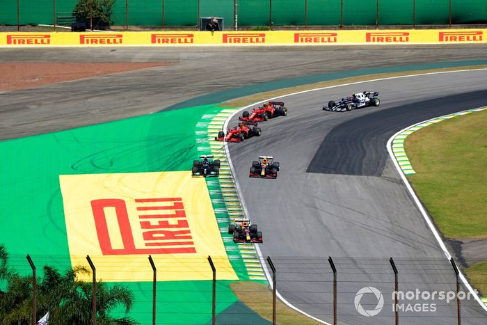 Max Verstappen, Red Bull Racing RB16B, Sergio Pérez, Red Bull Racing RB16B, Valtteri Bottas, Mercedes W12, Charles Leclerc, Ferrari SF21, Carlos Sainz Jr, Ferrari SF21, y Pierre Gasly, AlphaTauri AT02