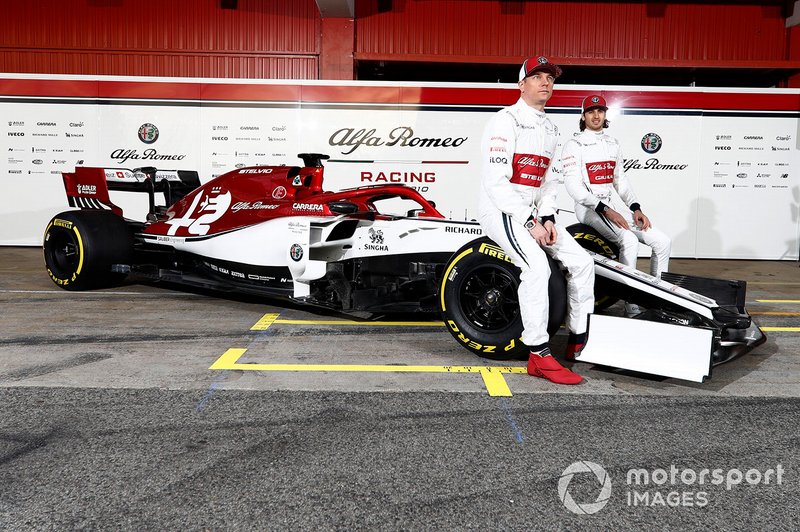 Kimi Raikkonen, Alfa Romeo Racing e Antonio Giovinazzi, Alfa Romeo Racing con la nuova Alfa Romeo Racing C38