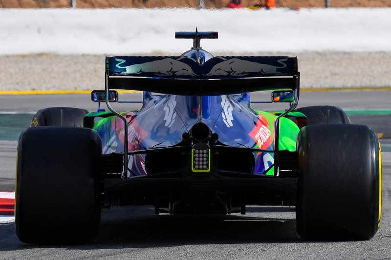 Alexander Albon, Scuderia Toro Rosso STR14, sports aero paint