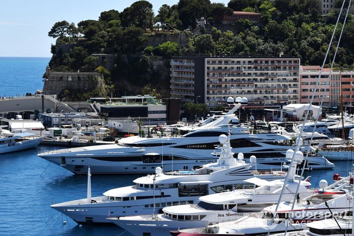 El yat Lionheart de Sir Philip Green en el puerto de Montecarlo